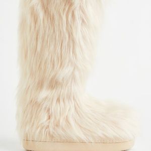 Beautiful Brand New H & M Women's Fur Boots